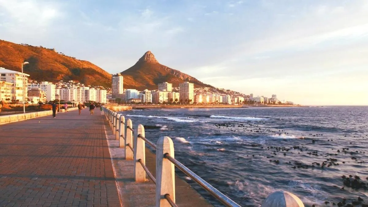 Mod 2 Bedroom On The Promenade Cape Town